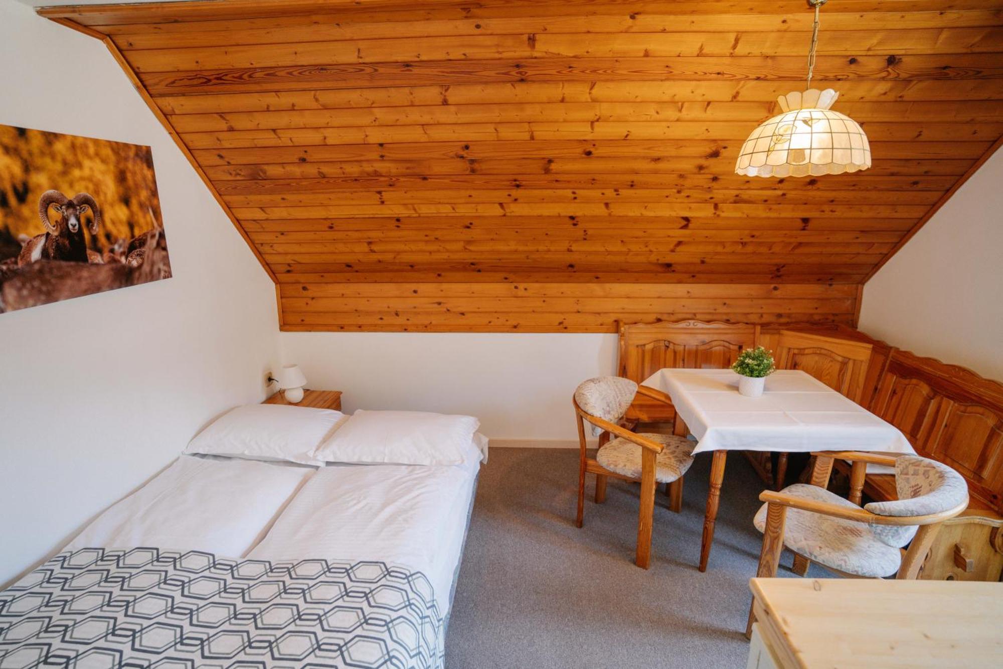 פודצ'טרטק Guesthouse Jelenov Greben מראה חיצוני תמונה
